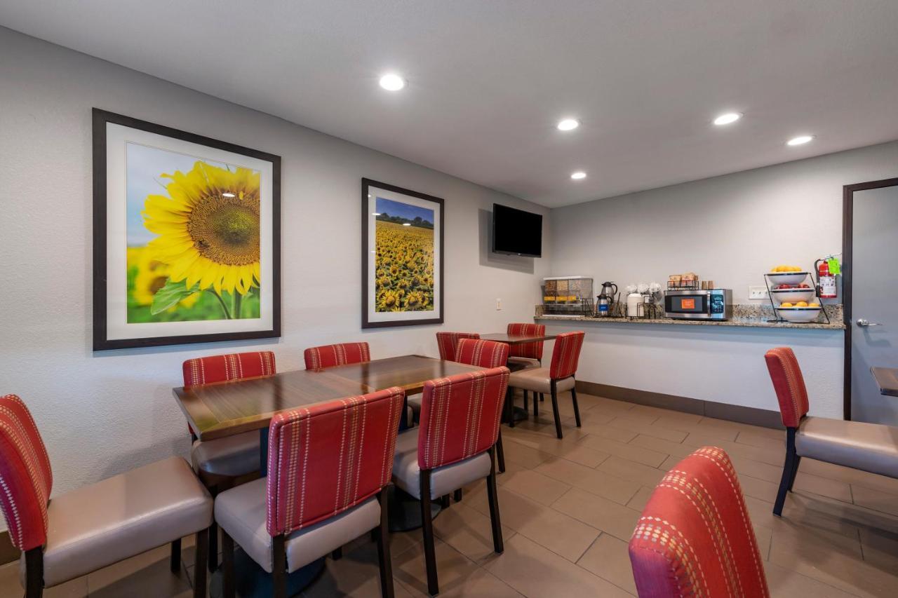 Hotel Comfort & I-70 Hays
